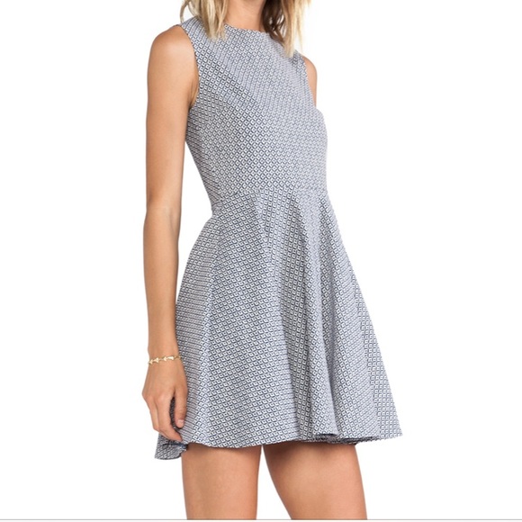 20% OFF🌟DVF Jeannie Dress in Blue/White - Picture 9 of 10